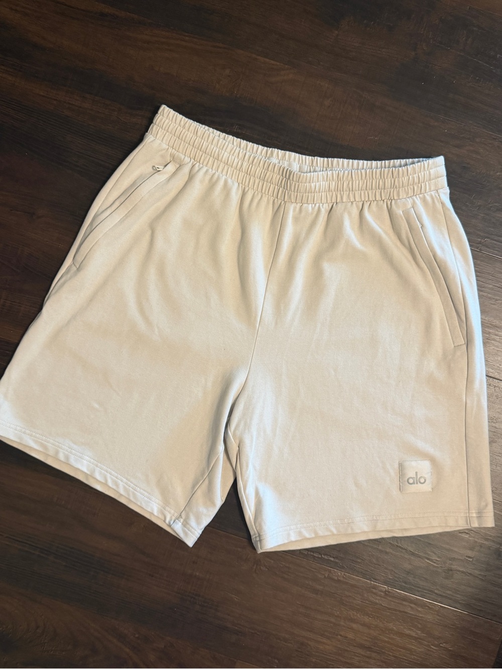 ALO Yoga Men's Light Beige Athletic Shorts with Elastic Waistband